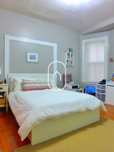 Building Photo - 61 Hillside St