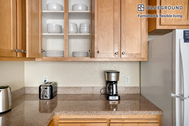 Building Photo - 853 Commodore Dr