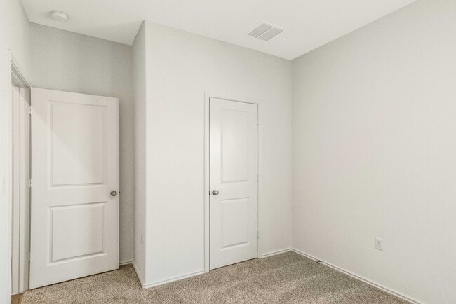 Building Photo - 5912 Eden Dr