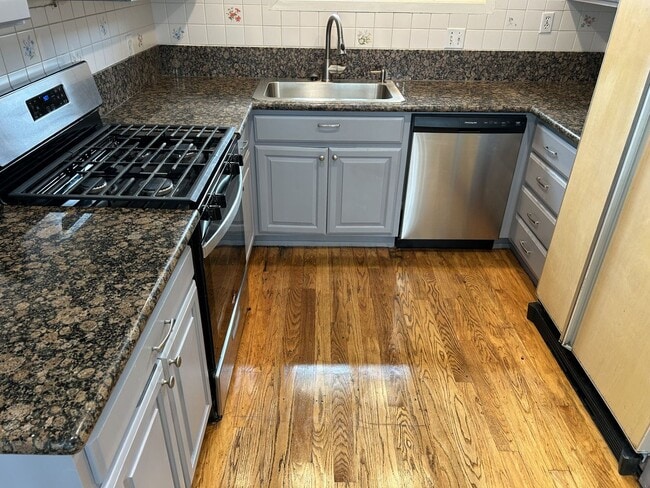 Building Photo - Wonderful 3 Bedroom, 2 Bath Home