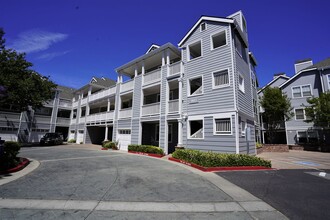 Building Photo - Beautiful & Spacious Condo in Desirable Sunnyvale Location!
