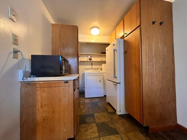 Building Photo - 509 Scenic Dr