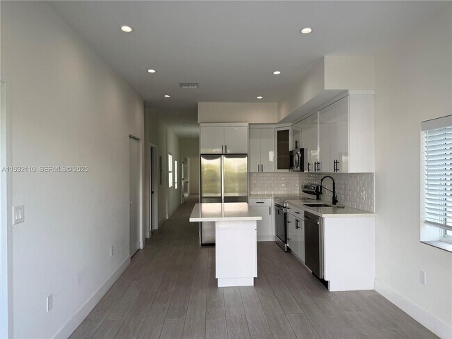 Building Photo - 1786 SW 9th St