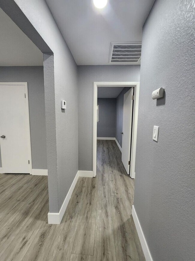 Building Photo - Charming 3-Bedroom Home for Rent in a Quie...