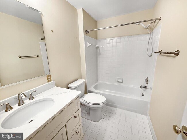 Building Photo - 202 Castletown Rd