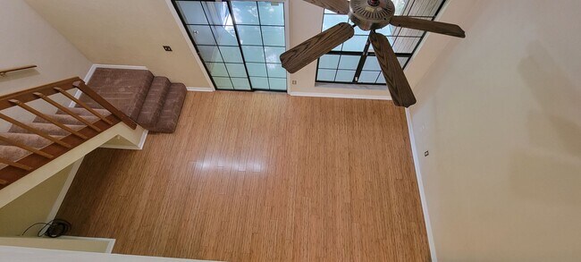 Building Photo - 2 Bedroom/2 Bath Townhome in Rockwood Villas