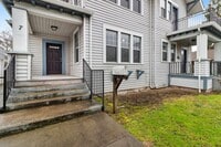 Building Photo - 7 Rose Ave