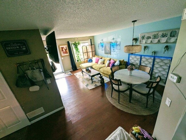 Building Photo - Updated 2 Br / 2 Ba End Unit TH w/ 2-Car G...