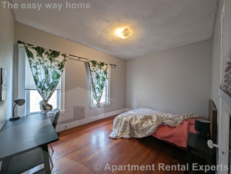 Building Photo - 35 Pearson Rd