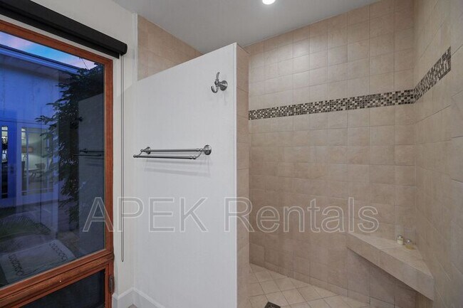 Building Photo - 74939 Vía Lago