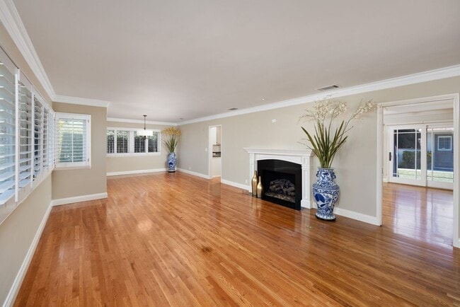 Building Photo - 160 Mauna Loa Dr