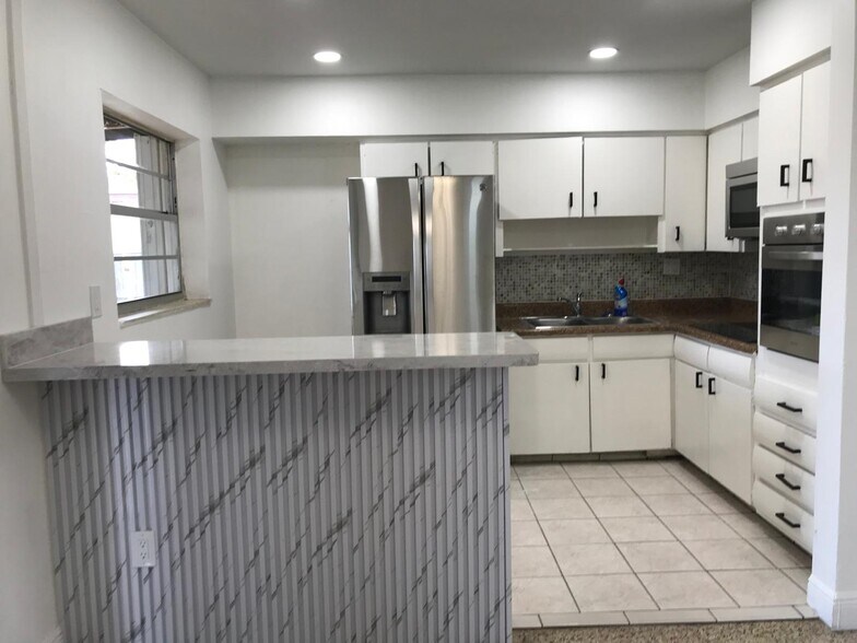 Building Photo - 10472 SW 46th St