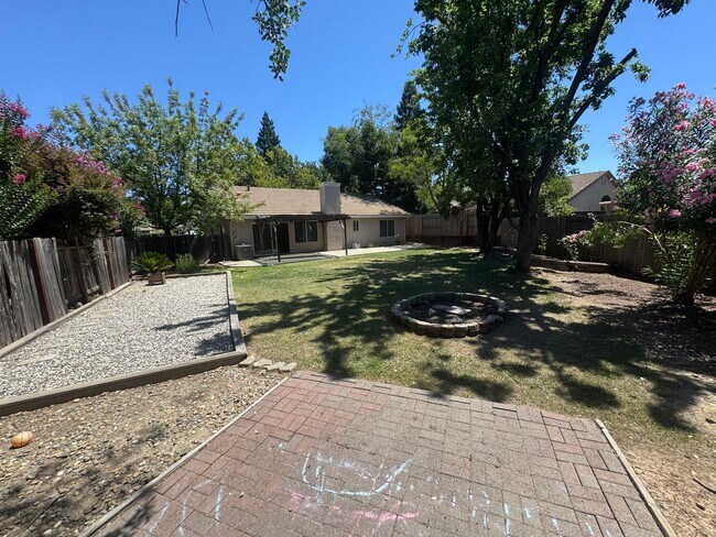 Building Photo - 3 bed / 2 Bath | West Roseville Home Avail...