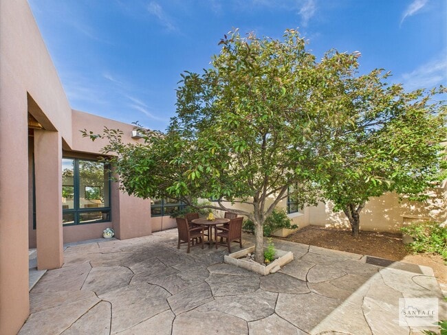Building Photo - Stylish Home in Eldorado | Furnished or Un...
