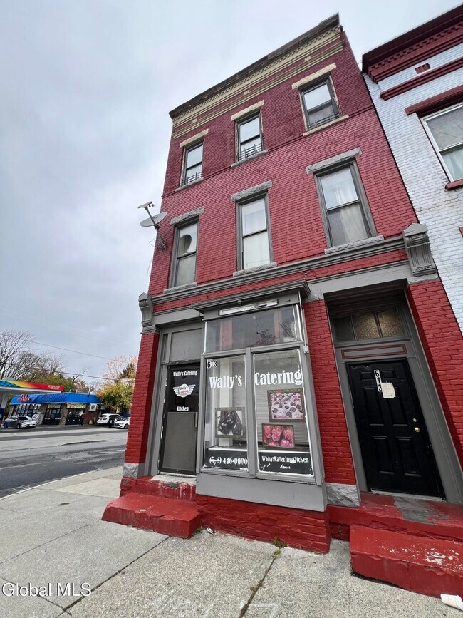 Building Photo - 613 Clinton Ave