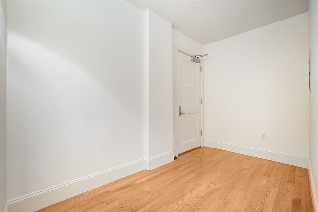 Building Photo - 116-128-128 Rantoul St