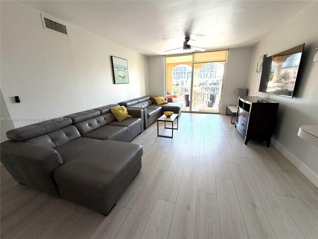 Building Photo - 19701 E Country Club Dr