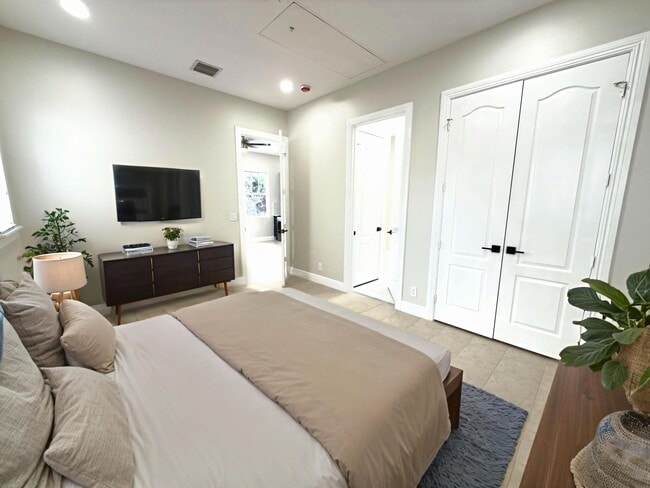 Building Photo - 200 W Bay Cedar Cir