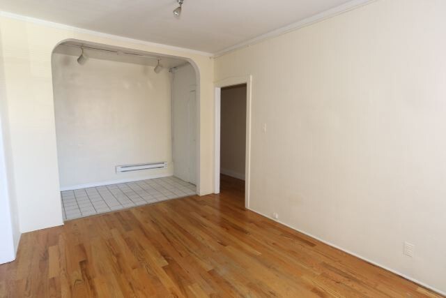 Building Photo - 516 W Melrose St