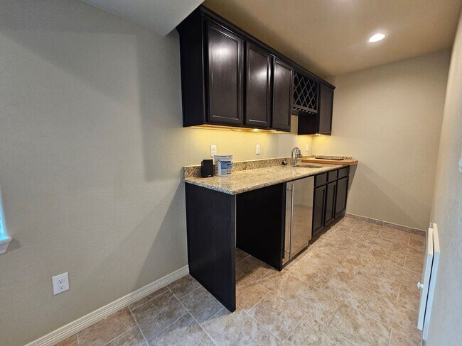 Building Photo - 6471 Stingray Ln
