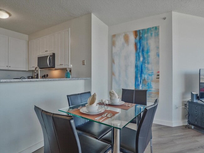 Building Photo - 33 Hudson St