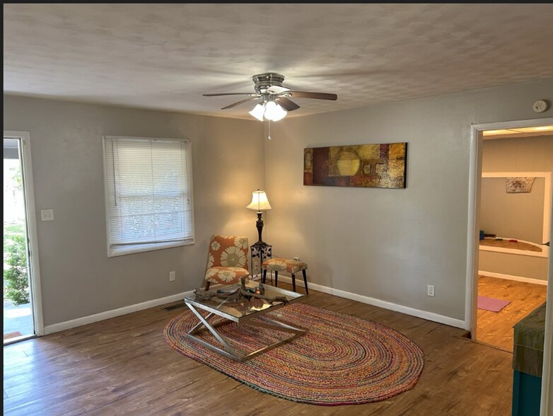 Building Photo - 2304 Jackson Bluff Rd