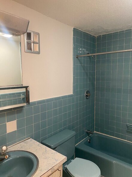 Building Photo - 153 Concord St