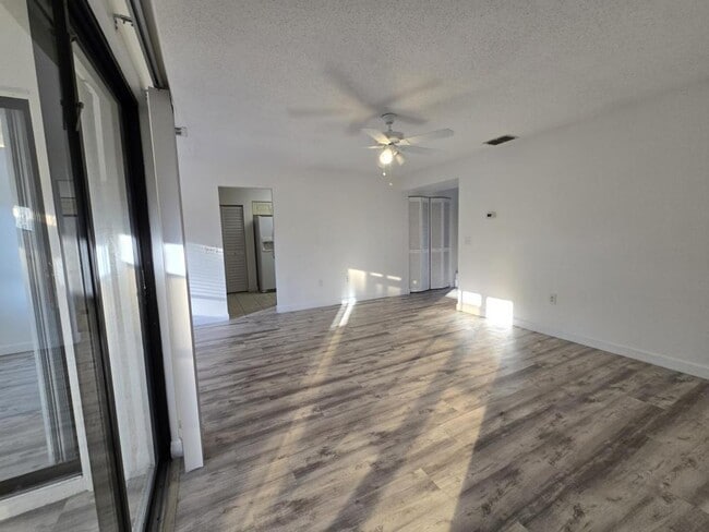 Building Photo - 9418 Nakoma Way