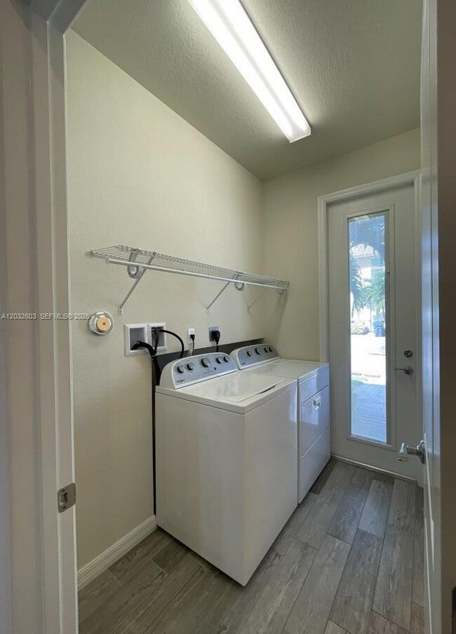 Building Photo - 4920 Eucalyptus Dr