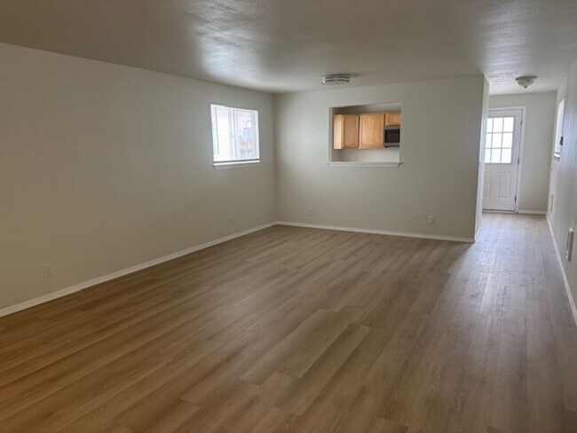 Building Photo - Renovated 3 Bed 2.5 Bath Home in South Park