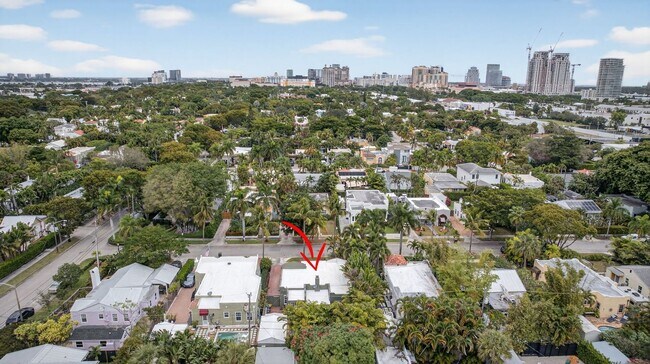 Building Photo - Historic West Palm Beach single-family home, with guest cottage!