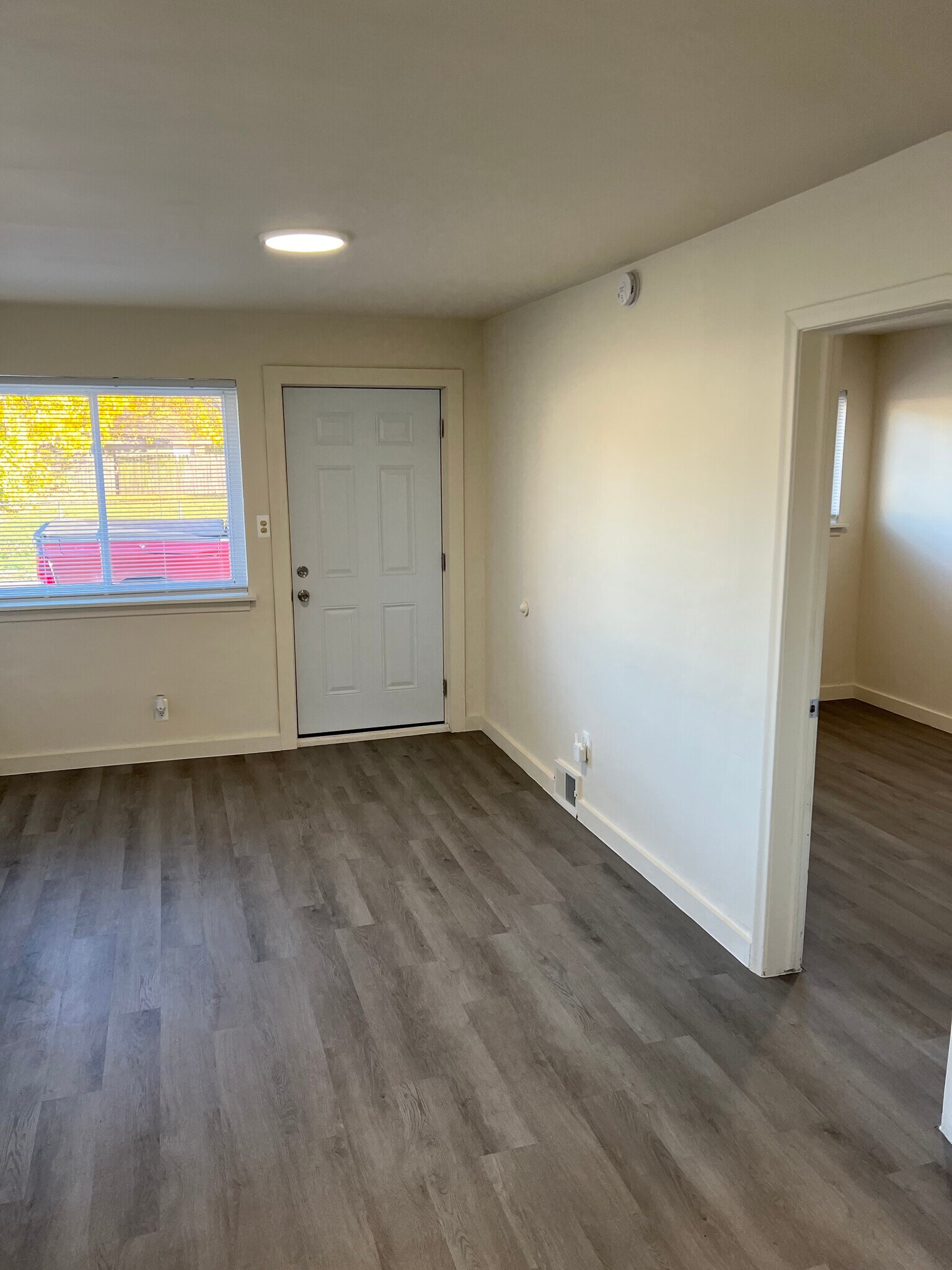 Building Photo - 49 Hill St