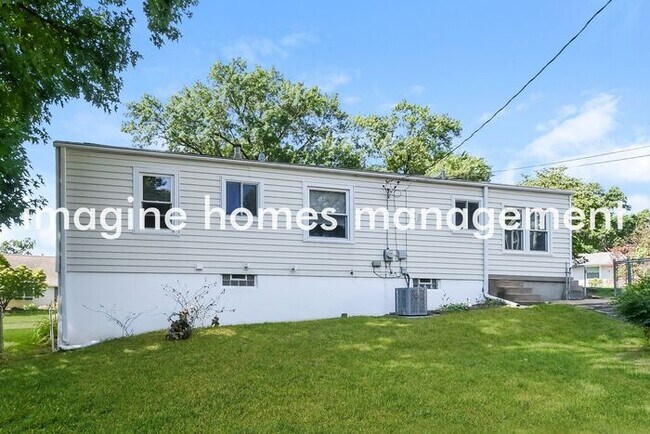 Building Photo - Gorgeous 3 Bedroom Home in St. Louis