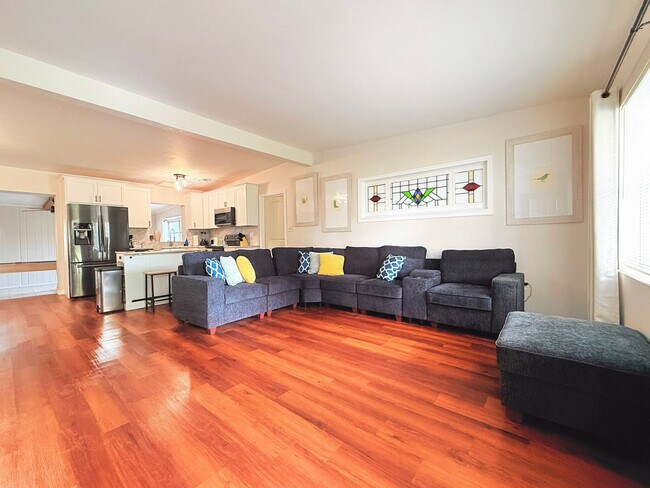 Building Photo - 904 15th St NE