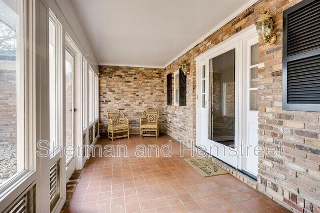 Building Photo - 289 Ashbrook Dr