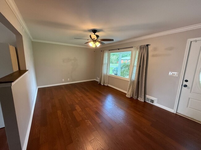 Building Photo - REMODELED 4-BEDROOM HOME W/FENCED YARD