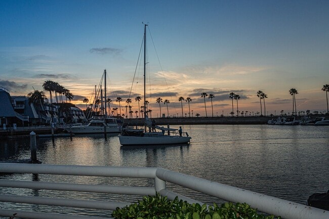 Building Photo - Exquisite Waterfront Gem.