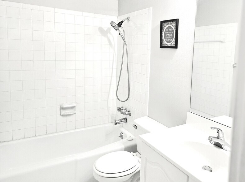 Building Photo - 3032 SW Lydia Ave