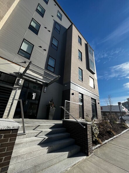 Building Photo - 12 Everett St