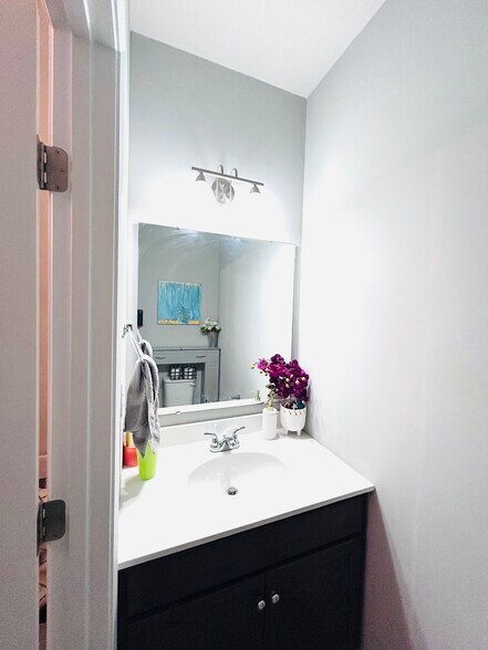 Building Photo - 1504 Englewood Ct