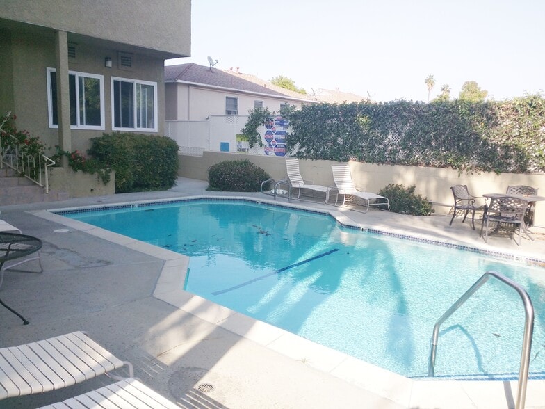 Pool - 4430 Noble Ave