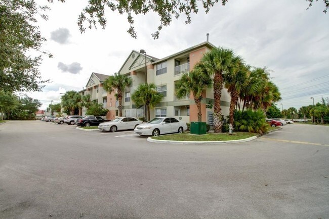 Royal Poinciane Place - Royal Poinciana