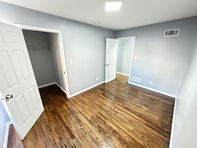 Building Photo - 384 Summit Ave