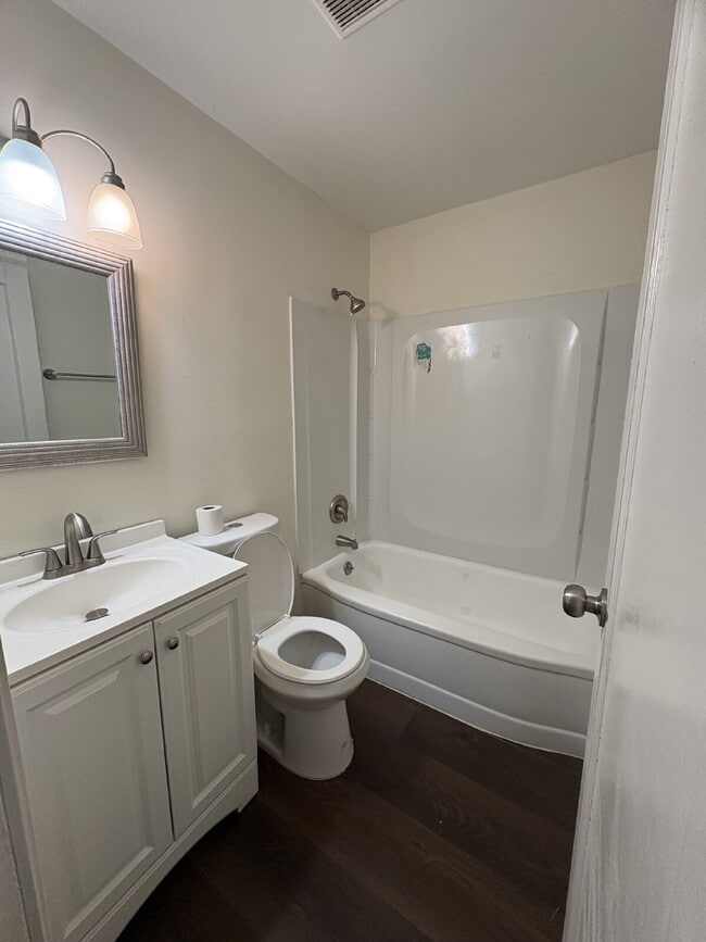 Building Photo - Freshly Remodeled 3BR on Quiet No-Through Street – Perfect Place to Put Down Long-Term Roots