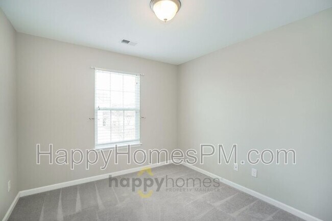 Building Photo - 120 Kirkland St