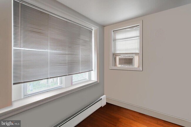 Building Photo - 400 N 32nd St