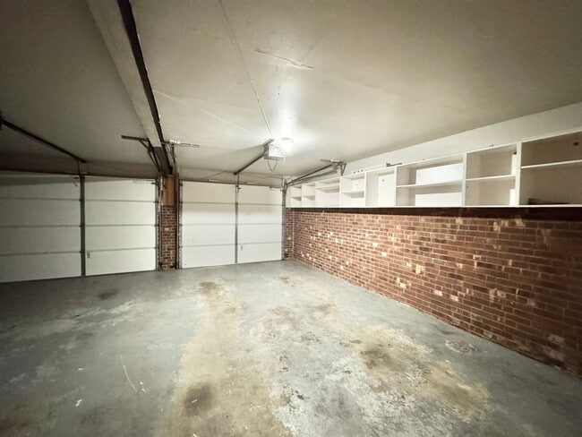 Building Photo - Spacious 3 Bedroom with Backyard Pool