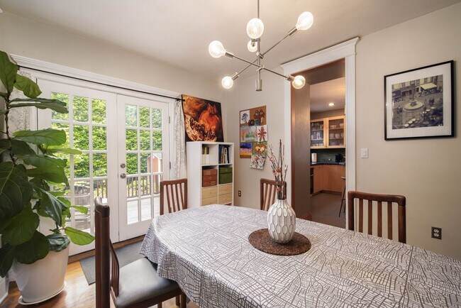 Building Photo - R0441