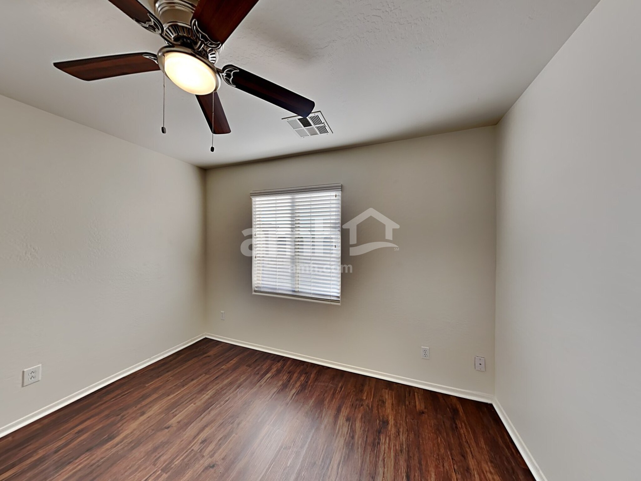 Building Photo - 2549 E Bart St