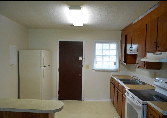 Building Photo - 2592 Midland Park Rd